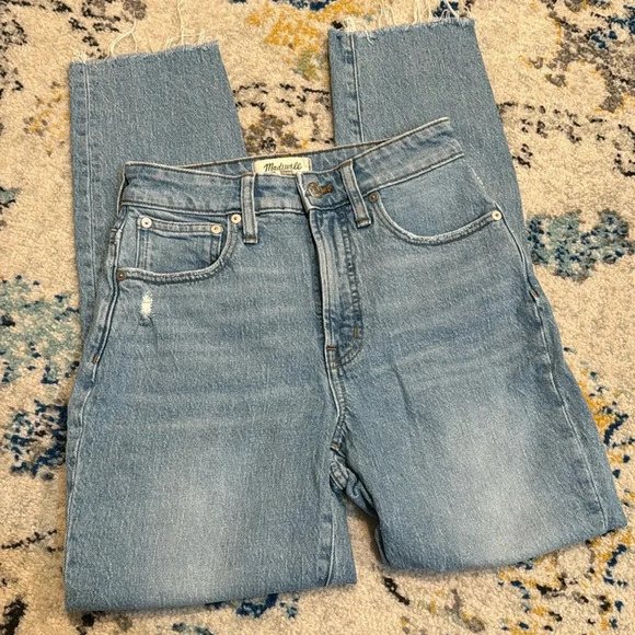 Madewell Curvy Perfect Vintage Jean: Coney Wash - Destroyed Edition - Picture 2 of 13